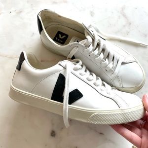 Veja Esplar low leather black + white